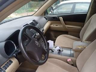 A picture of Very Clean Toyota Highlander 2008 Full option 2 yes used
