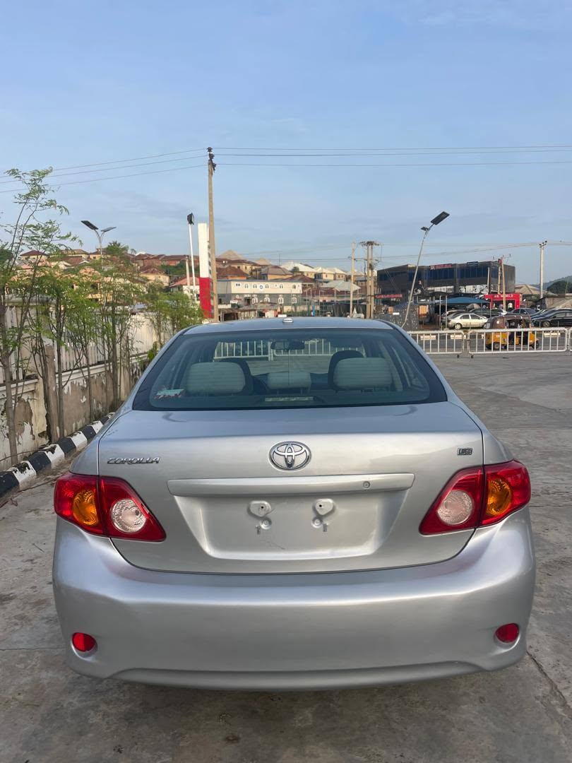 A picture of Direct Belgium 2009 Toyota Corolla