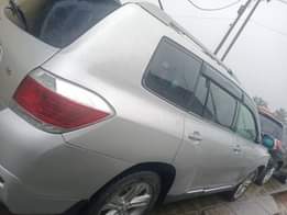 A picture of BELGIUM GRADE 2012 MODEL TOYOTA HIGHLANDER Engine very silent Gear