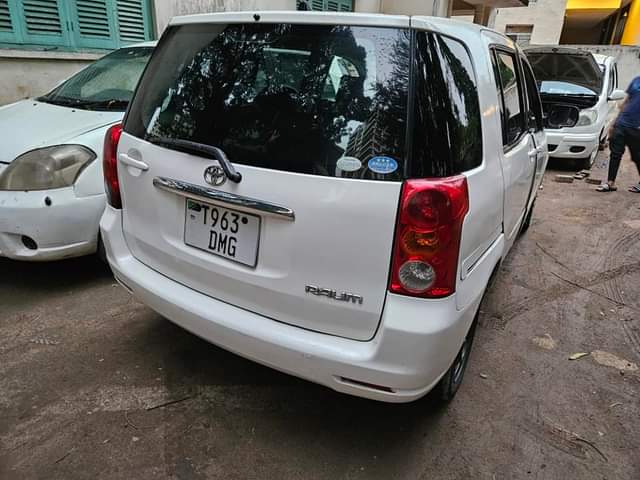 A picture of Toyota raum