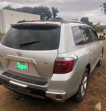 A picture of TOYOTA HIGHLANDER 2009 MODEL