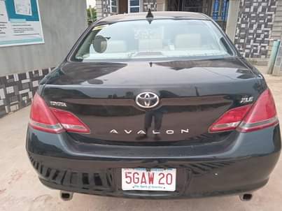 A picture of Toyota Avalon 2006