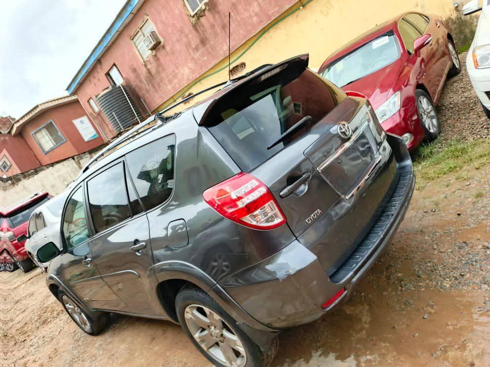 A picture of Toyota RAV4 2010 model