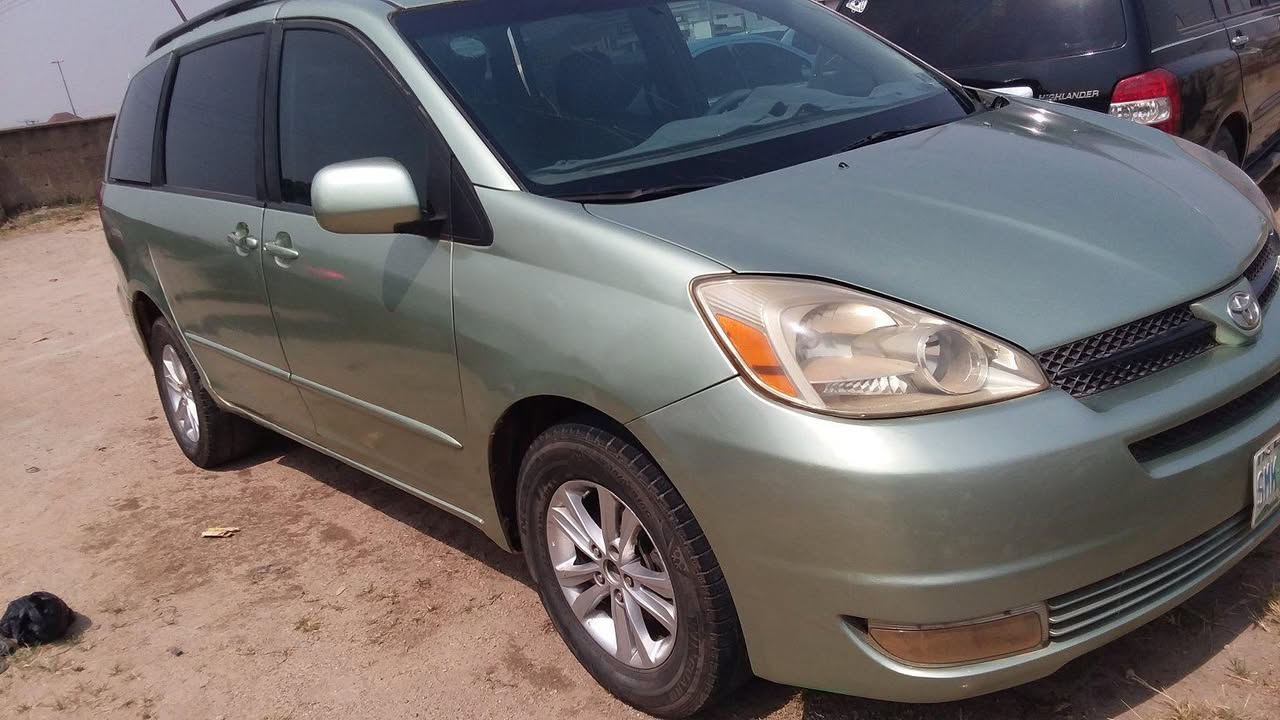 A picture of TOYOTA SIENNA 2005