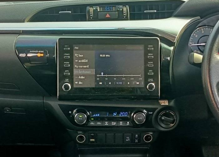 A picture of 2020 TOYOTA DOUBLE CAB 2.8 4WD AT Silver Mileage Year
