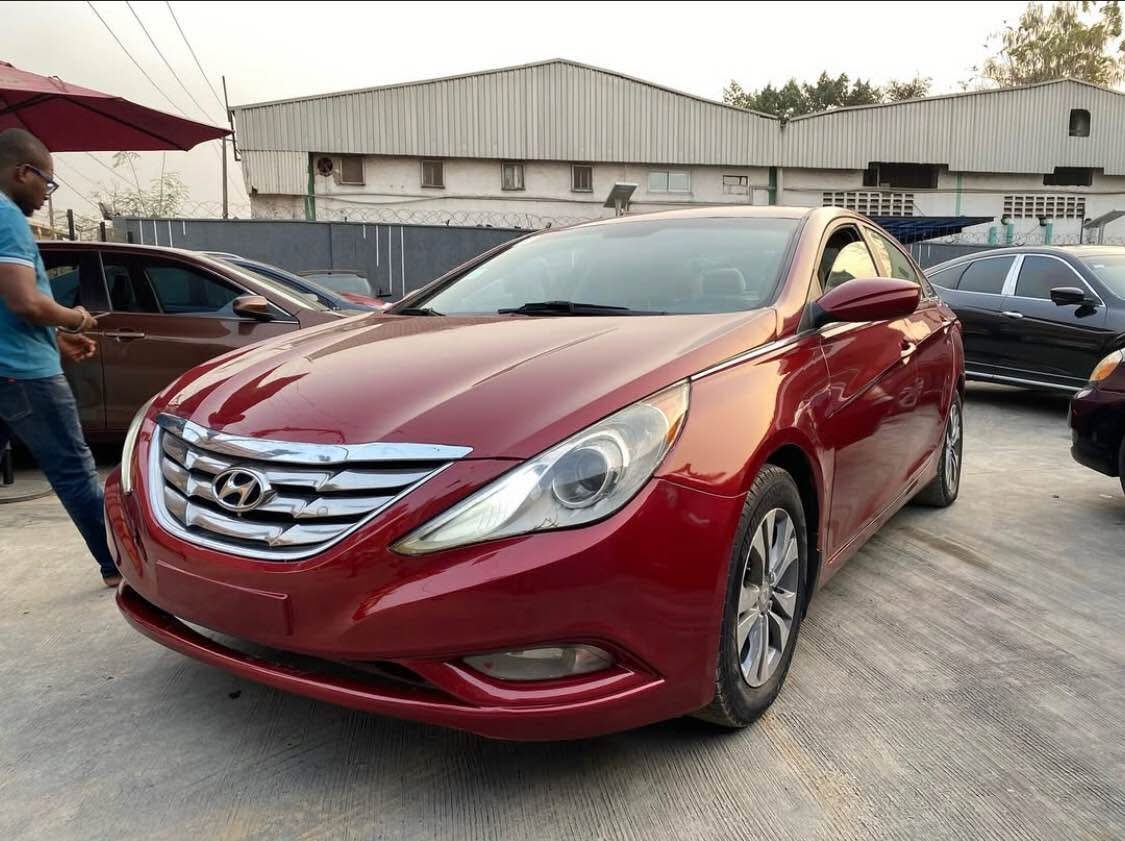 A picture of Hyundai Sonata 2011