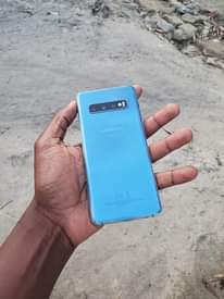 A picture of SAMSUNG S10