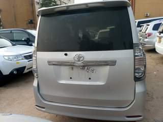 A picture of TOYOTA NOAH MODEL