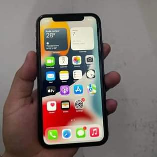 A picture of I phone 11 plain gb 64 620 000
