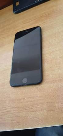 A picture of iPhone 7 black color GB 32