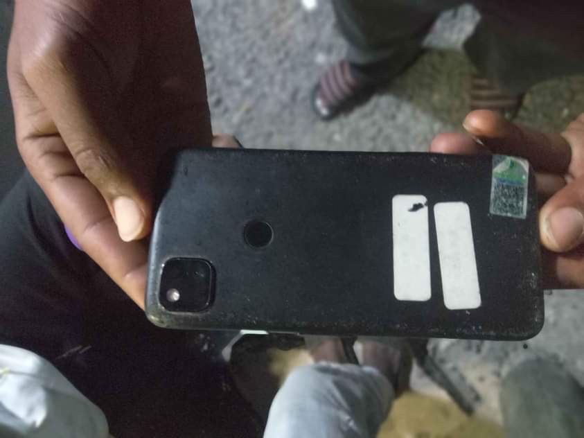 A picture of Google pixel 04 used GB 128