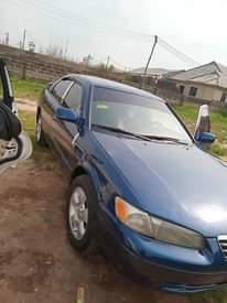 A picture of Toyota Camry 2001. 80 first body. Silent engine. Gear and