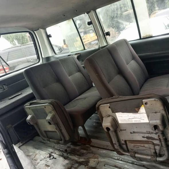 A picture of 2002 Toyota hiace