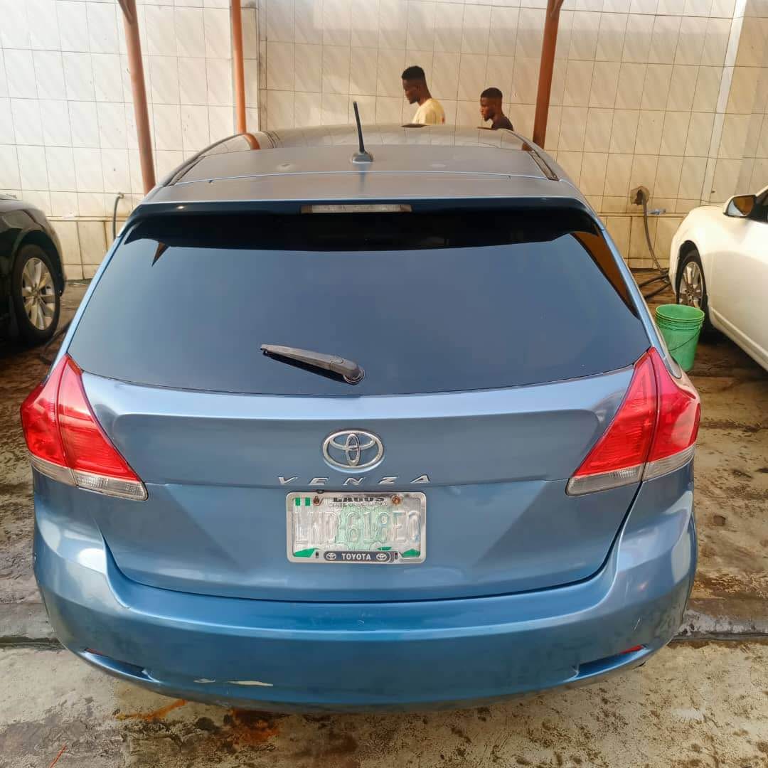A picture of Tokunbo standard Registered 2012 Toyota Venza 4plug neatly used faultless