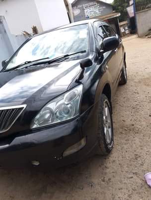 A picture of Price 17 900 000 Contact 0622653032 Toyota harrier Yom 2007