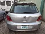 A picture of Peugeot 307 automatic transmission 2 doors first body pan engine
