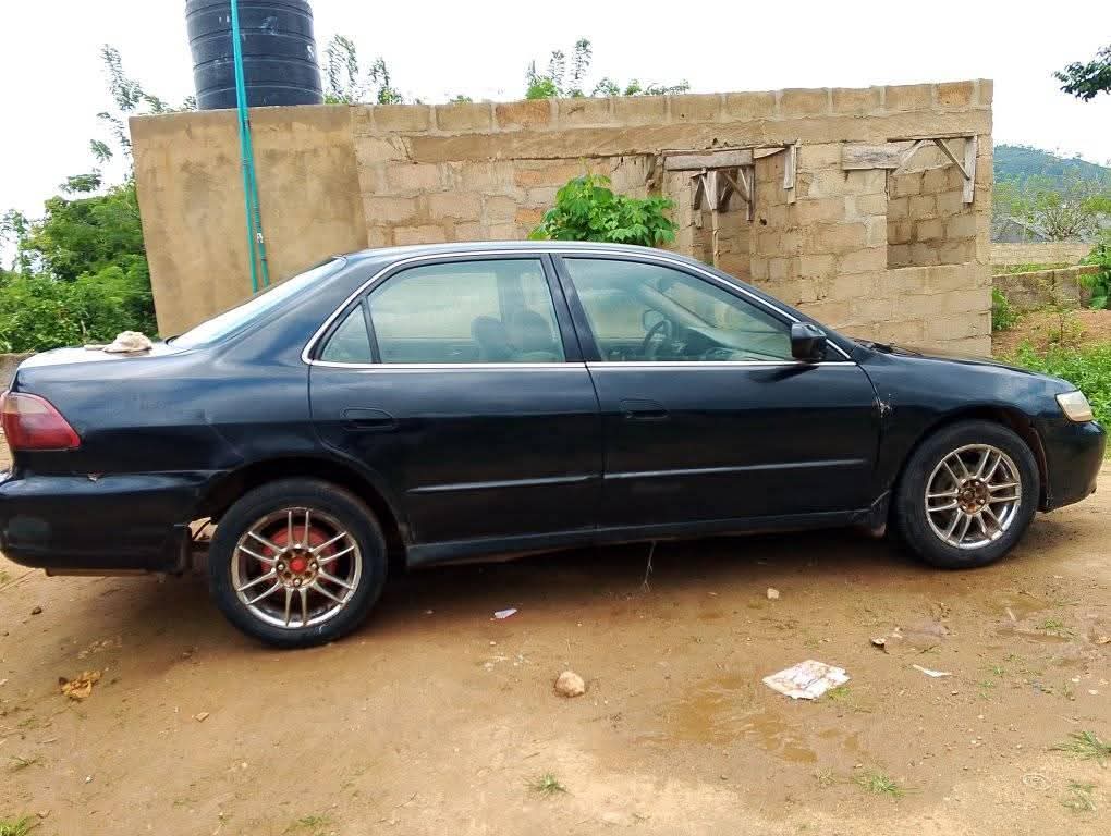 A picture of Honda Accord 2000