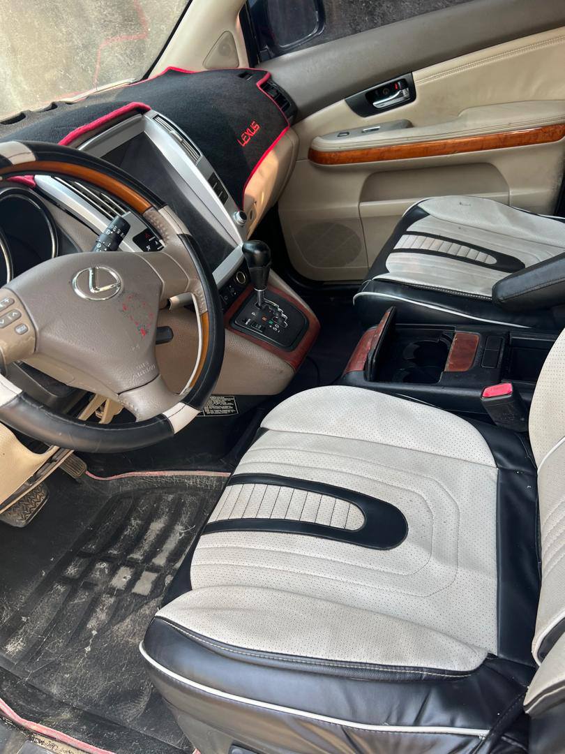 A picture of LEXUS RX 330 07034278810