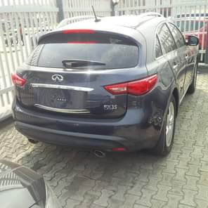 A picture of Hello 9ja super clean infiniti fx35 alloy wheel negociable price