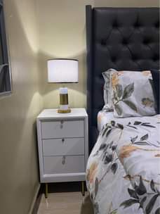 A picture of Hiyo taa na bedside