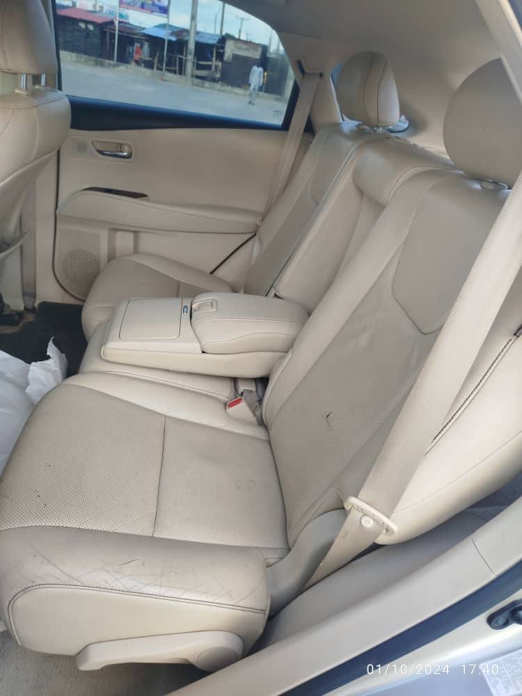 A picture of Used toks standard 015 on belt Rx350 Lexus fullest option