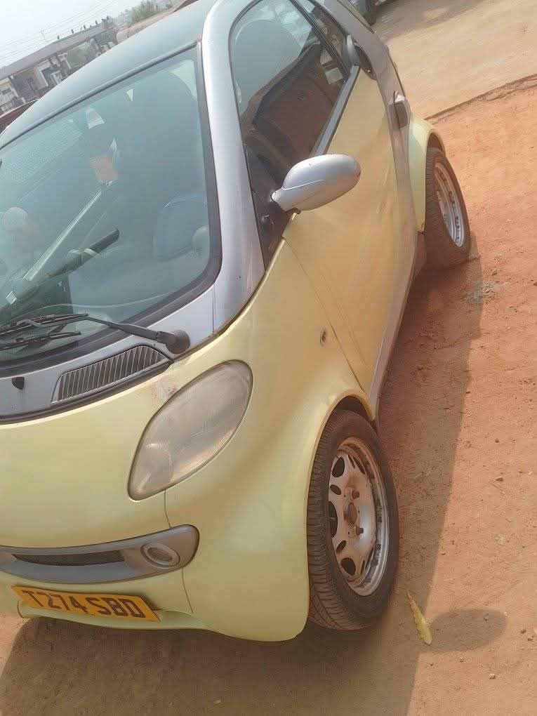 A picture of For two smart car in a very good condition going