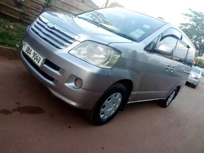 A picture of 2003 Toyota Noah