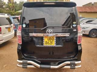 A picture of TOYOTA NOAH