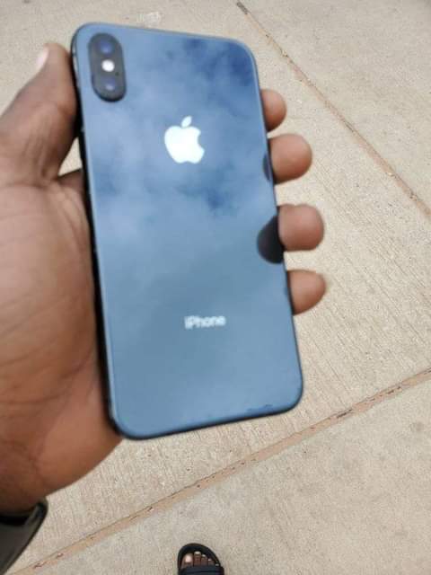 A picture of Iphone X gb 64 no face no true tone battery