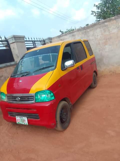 A picture of Dahtsun mini bus