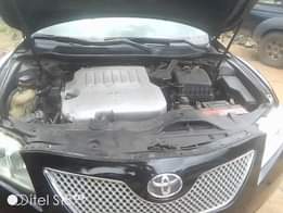 A picture of Toyota Camry mussels 2010 V6 engine Fixtures Follow come complete
