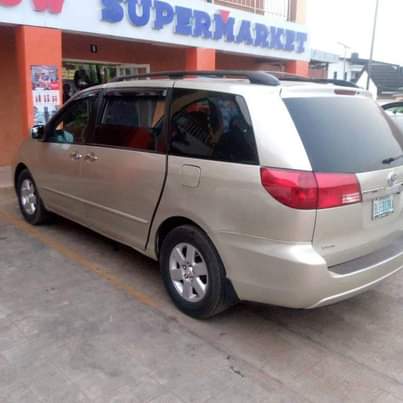 A picture of 2005 Toyota Sienna Long