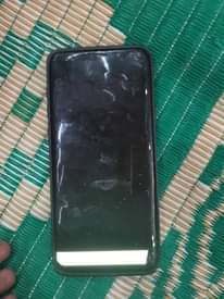 A picture of S9 plus faulty screen