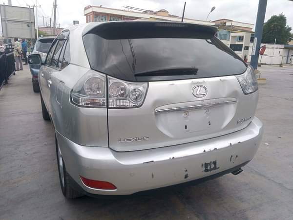 A picture of New Entry Foreign Used Lexus Rx330 2005 model with Panoramic