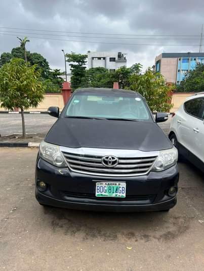 A picture of Toyota Fortuner 2012