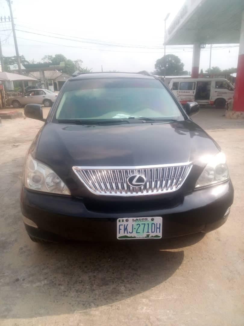 A picture of Lexus Rx 330 Everything is working perfectly price 6 5m