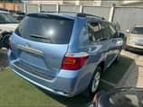 A picture of Neatly used Toyota Highlander 2008 model Android screen with reverse