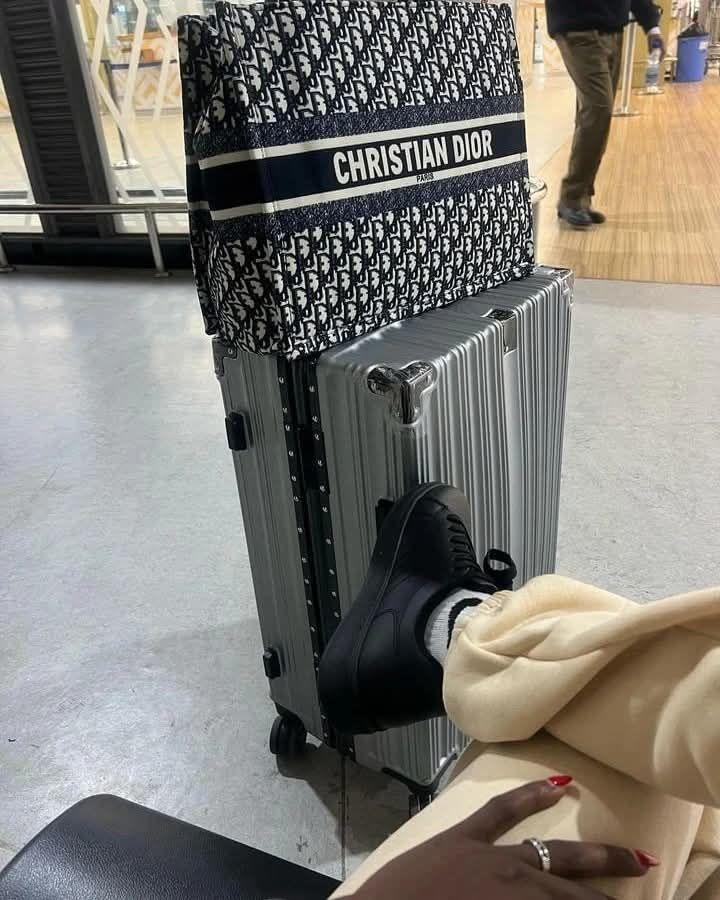 A picture of DURABLE bags suitcases