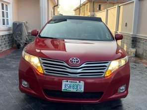 A picture of This is the only crispy clean Toyota venza toks standard