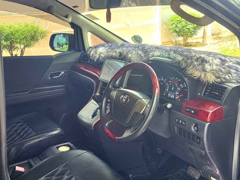 A picture of Toyota Vellfire