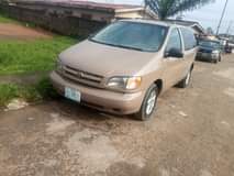 A picture of SUPER CLEAN TOYOTA SIENNA 2000 CLEAN LIKE TOKUNBIO PLEASE CALL