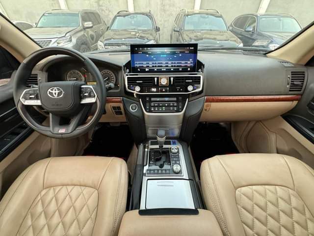 A picture of 2012 Toyota Landcruiser