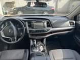 A picture of REG 016 TOYOTA HIGHLANDER...