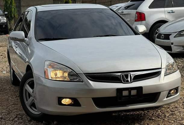 A picture of Honda Accord EOD 2005 model price 2 0000 000 price