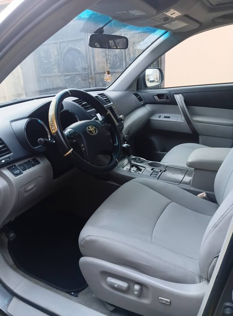 A picture of Toyota highlander 2008 Sport Reg