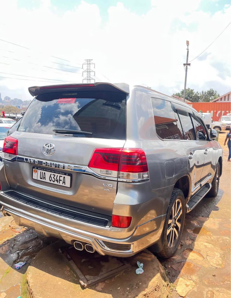 A picture of LANDCRUISER V8 AT ONLY 120M For more WatsApp on 0700827103