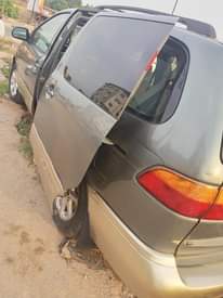 A picture of Toyota Sienna 99 model