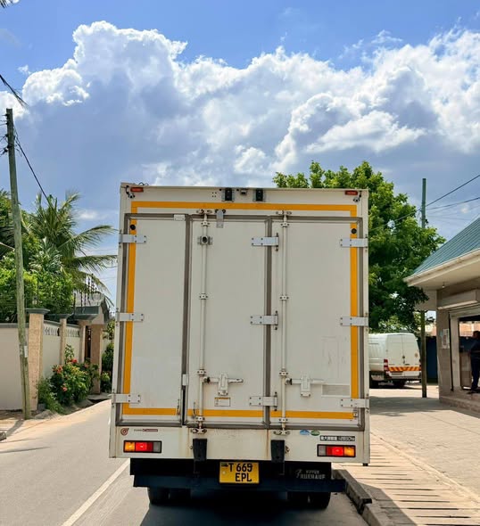 A picture of MITSUBISHI CANTER
