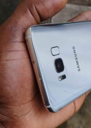A picture of Samsung S8 plus 145 000 Tu