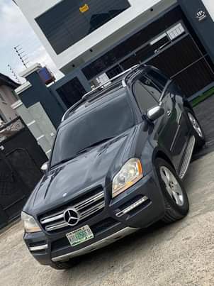 A picture of MERCEDES BENZ GL 450 2012
